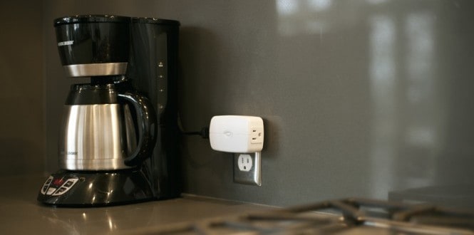 Kitchen appliance with a home automation plug